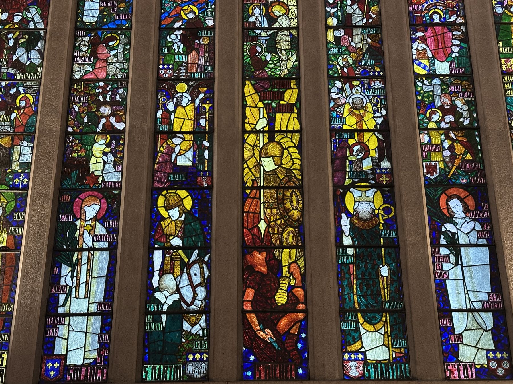 Détail des verrières : saint Martin, saint Michel, saint Martial